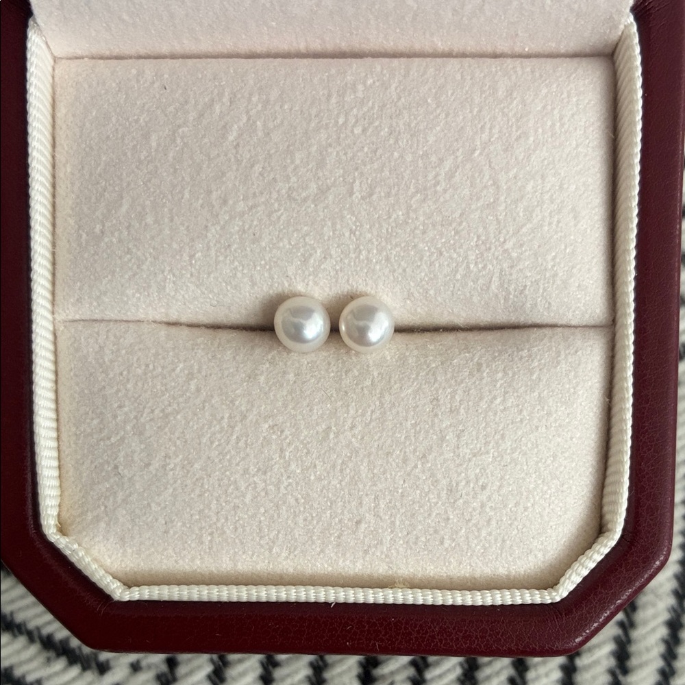 Classic 5mm White Pearl Stud Earrings - Women Jewelry